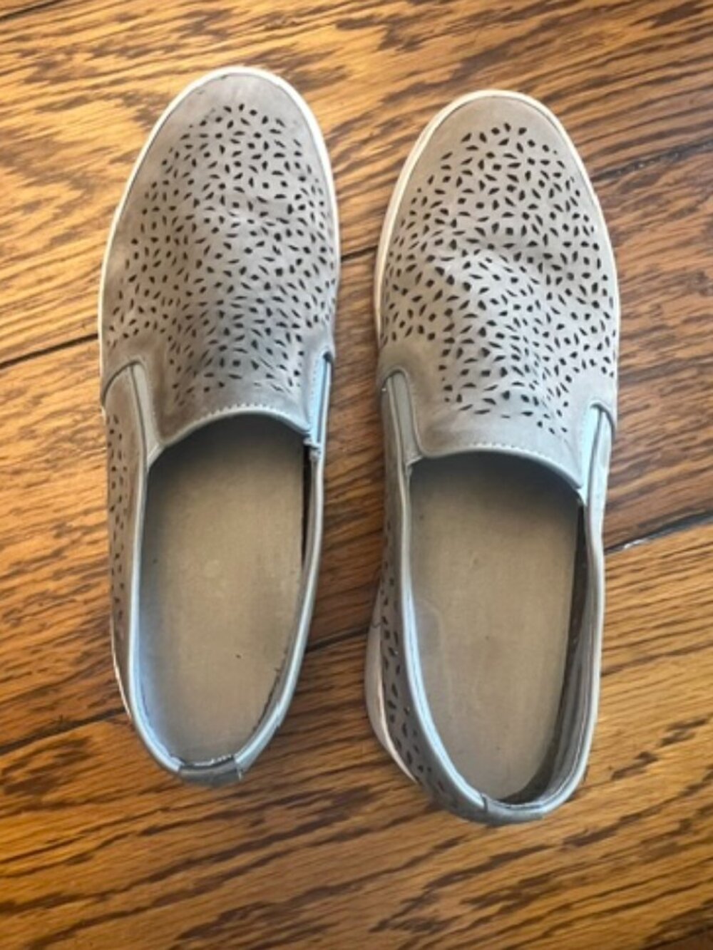 Women's Vionic Slip on Loafer, Size 9, Gray, Podiatrist recommended! Ex Cond